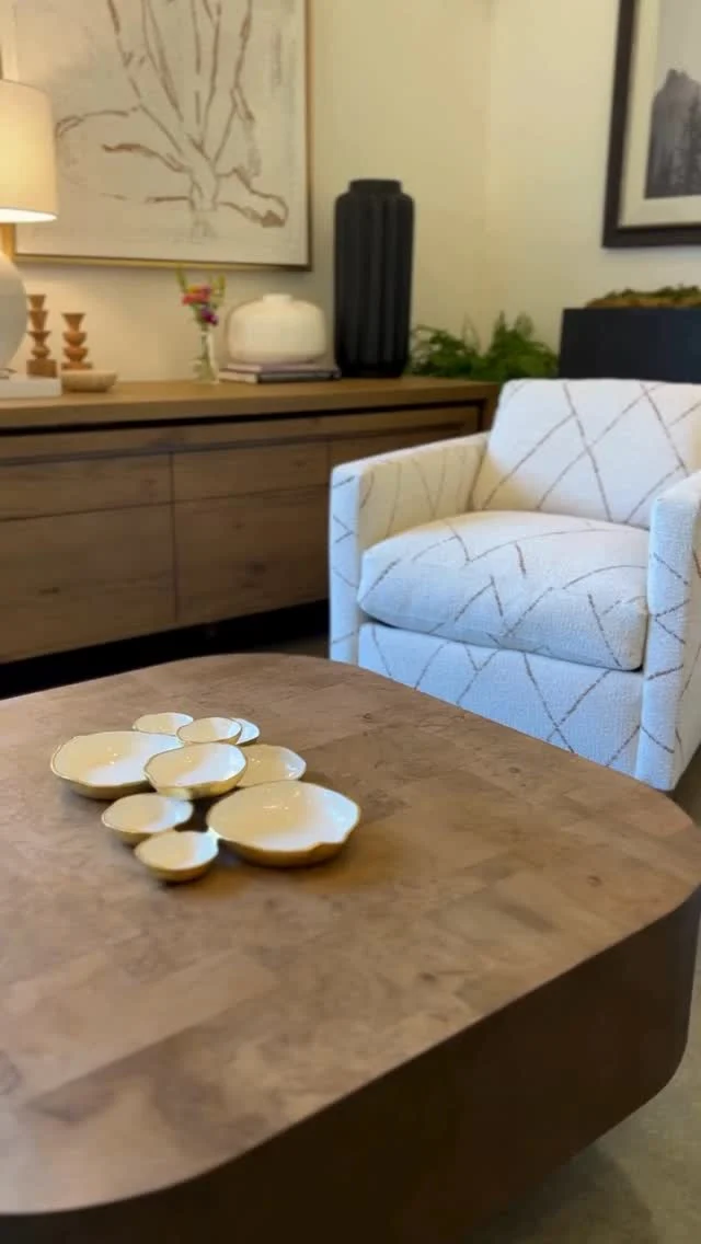 The perfect spot to pause, chat, and get inspired here at The Studio😌

#thestudioatkd #tulsabusiness #designstudio #tulsavenue #tulsaeventvenue #interiordesignstudio